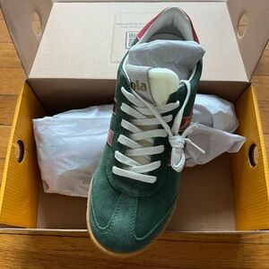 Women’s Elan Gola Suede Green Trainer with Pink Accent 9 NIB